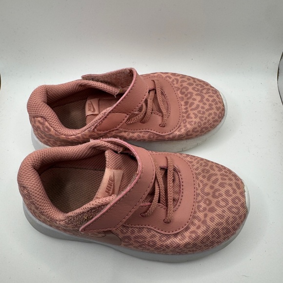 Nike Toddler Girls 9C Pink and White Leopard Cheetah Sneakers with Velcro Strap - Picture 2 of 7